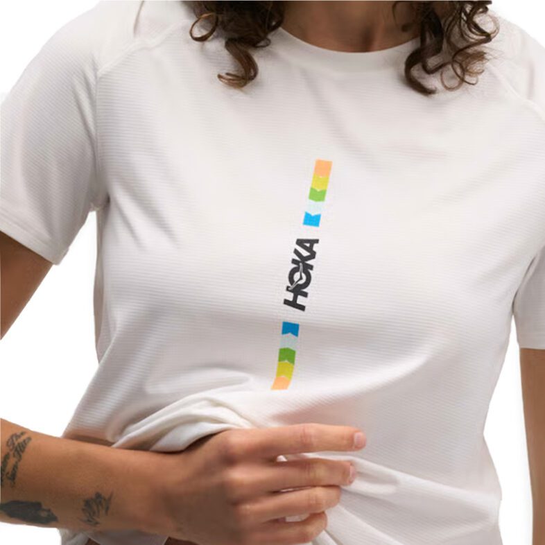 Polera Hoka Mujer Veryrun SS Joy Part White - Imagen 4