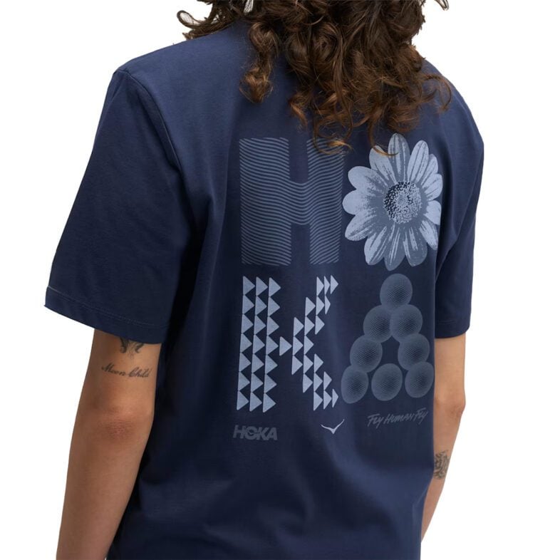 Polera Hoka Unisex Mosaic Logo Varsity Navy - Imagen 3